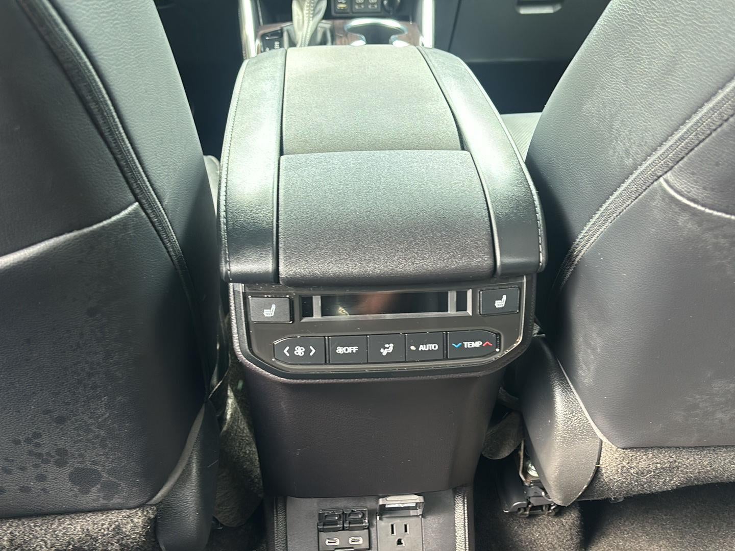 2023 Toyota Highlander Hybrid Platinum