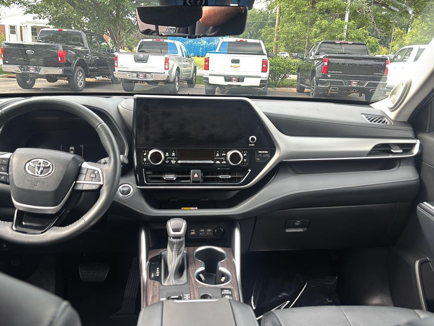 2023 Toyota Highlander Hybrid Platinum