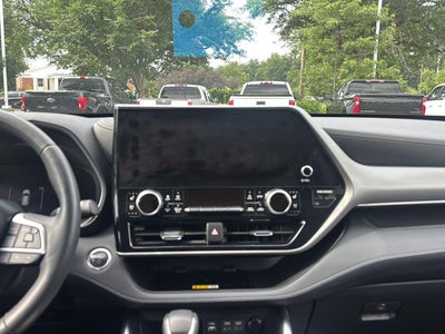 2023 Toyota Highlander Hybrid Platinum