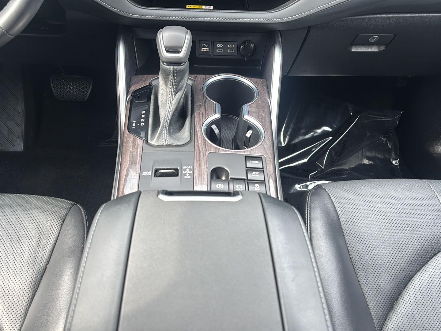 2023 Toyota Highlander Hybrid Platinum