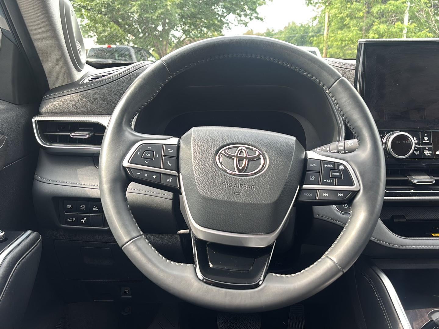 2023 Toyota Highlander Hybrid Platinum