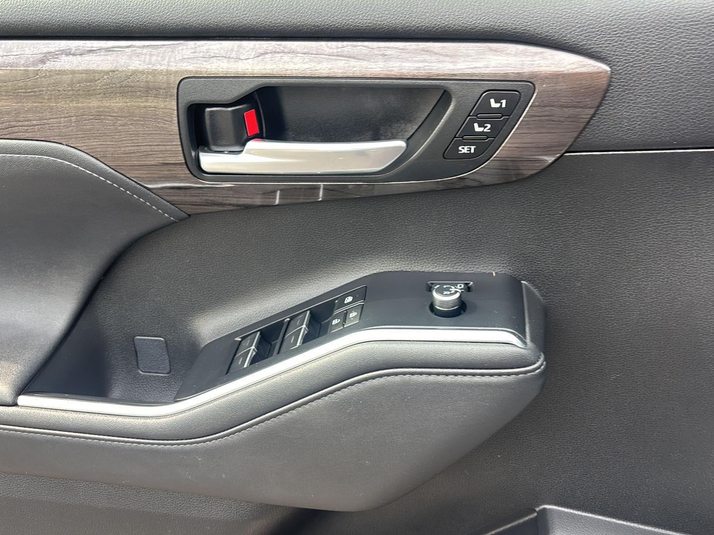 2023 Toyota Highlander Hybrid Platinum
