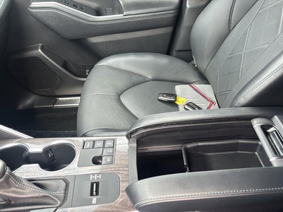 2023 Toyota Highlander Hybrid Platinum