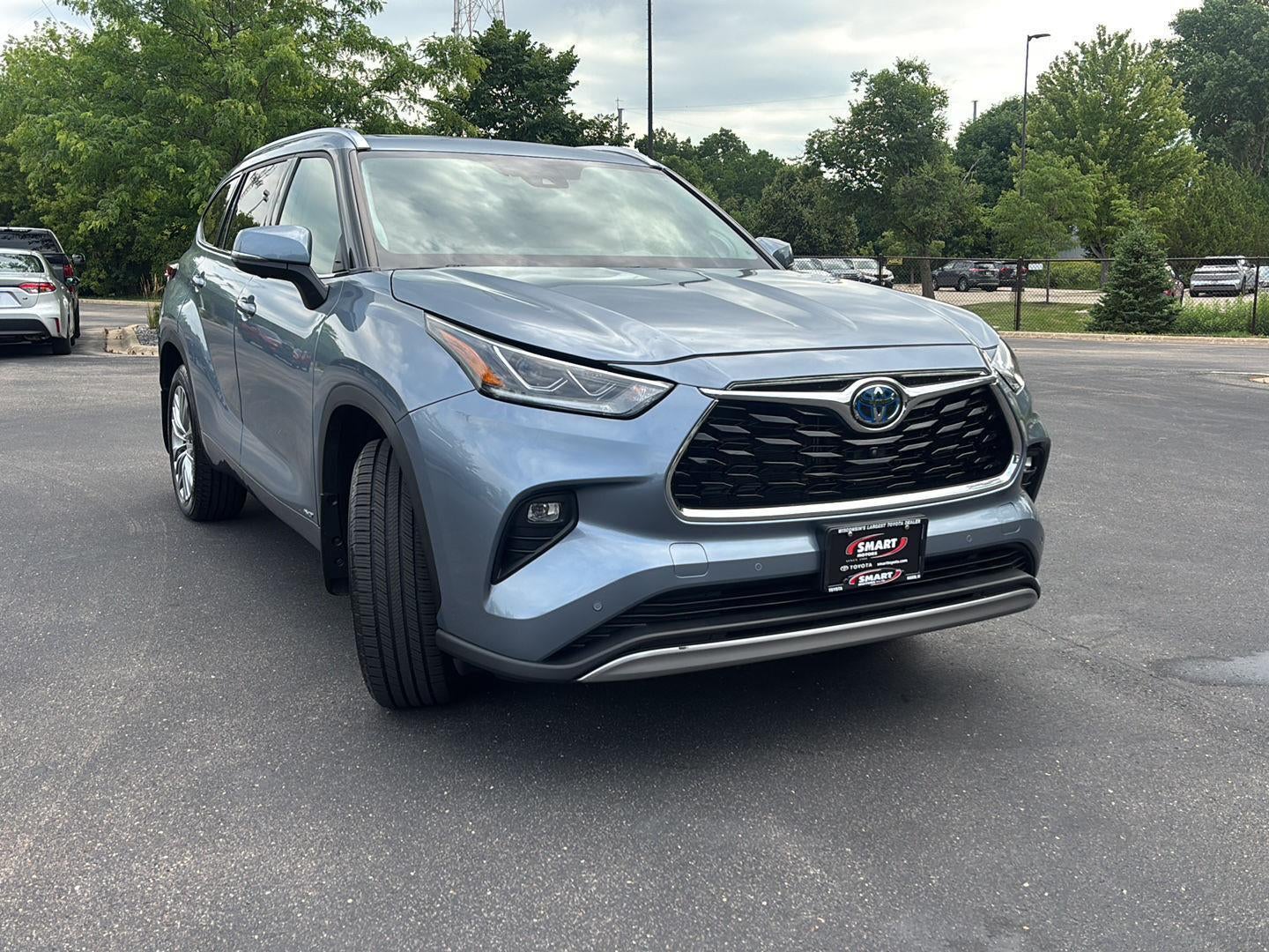 2023 Toyota Highlander Hybrid Platinum
