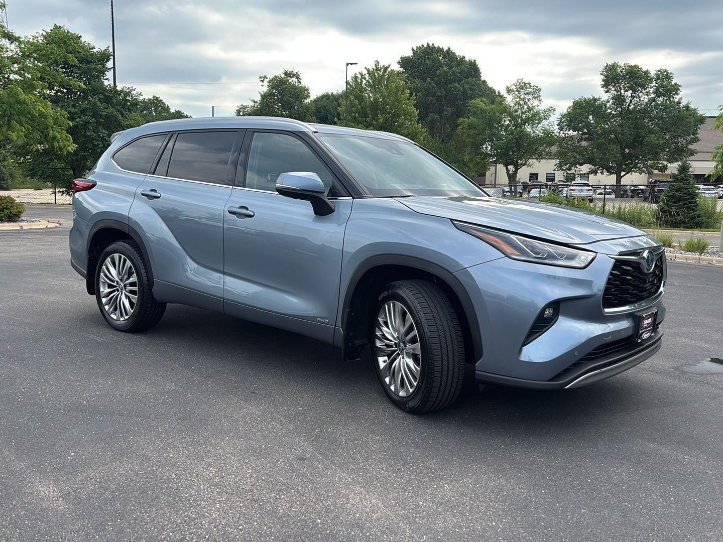 2023 Toyota Highlander Hybrid Platinum