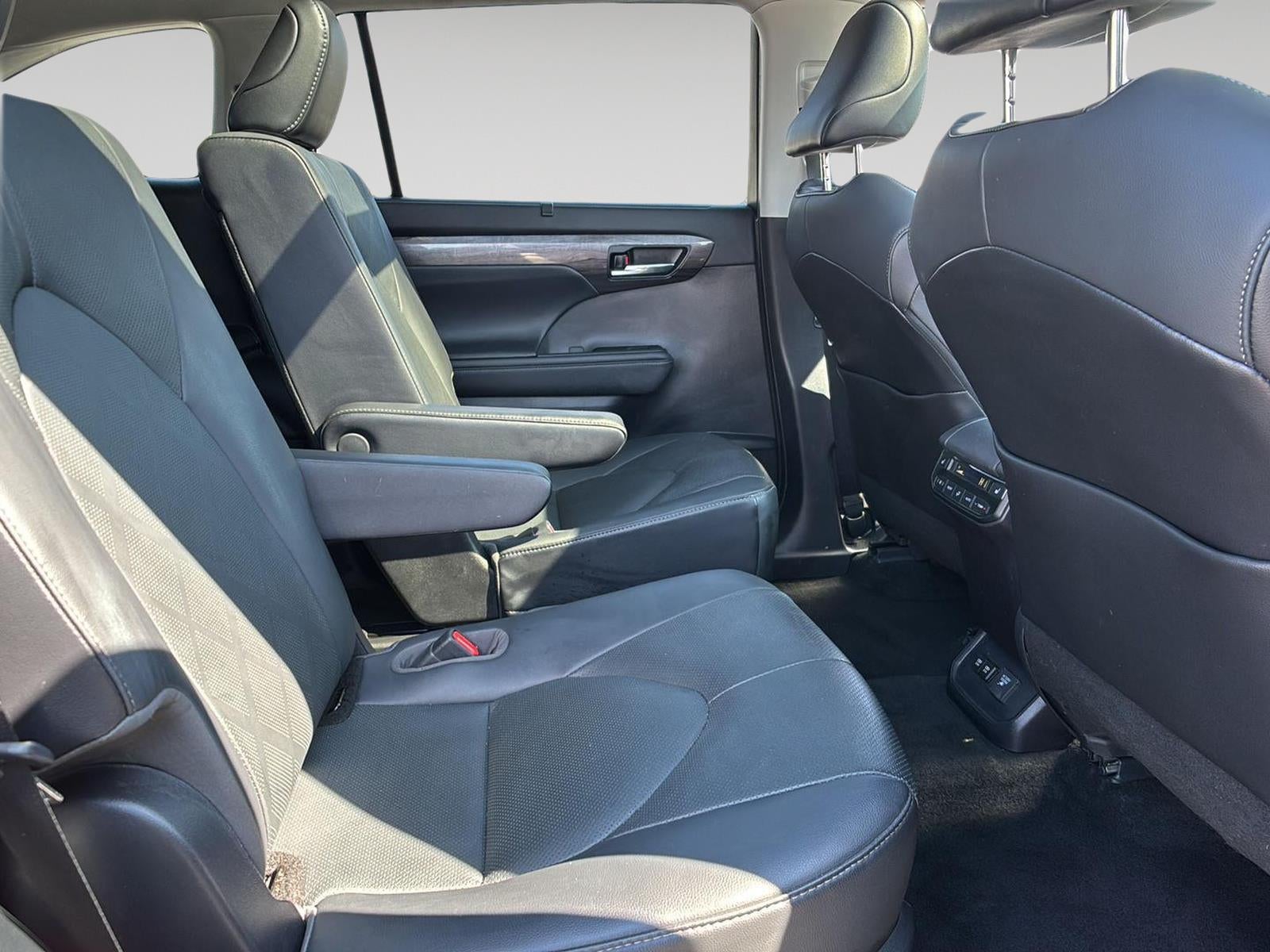 2021 Toyota Highlander Hybrid Platinum