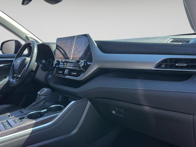 2021 Toyota Highlander Hybrid Platinum