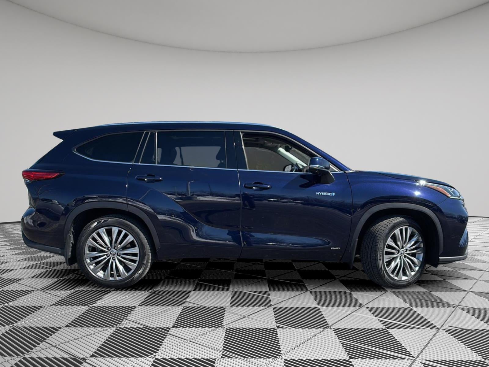 2021 Toyota Highlander Hybrid Platinum