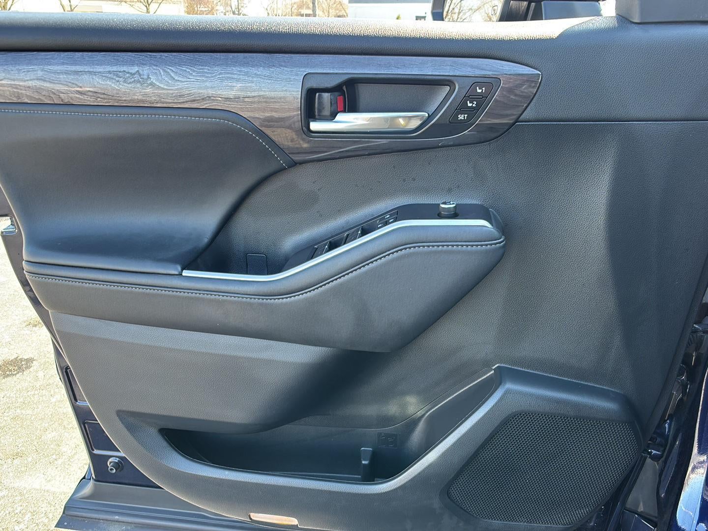 2021 Toyota Highlander Hybrid Platinum