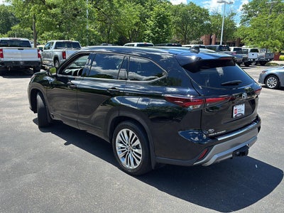 2026 Toyota Highlander Hybrid Platinum