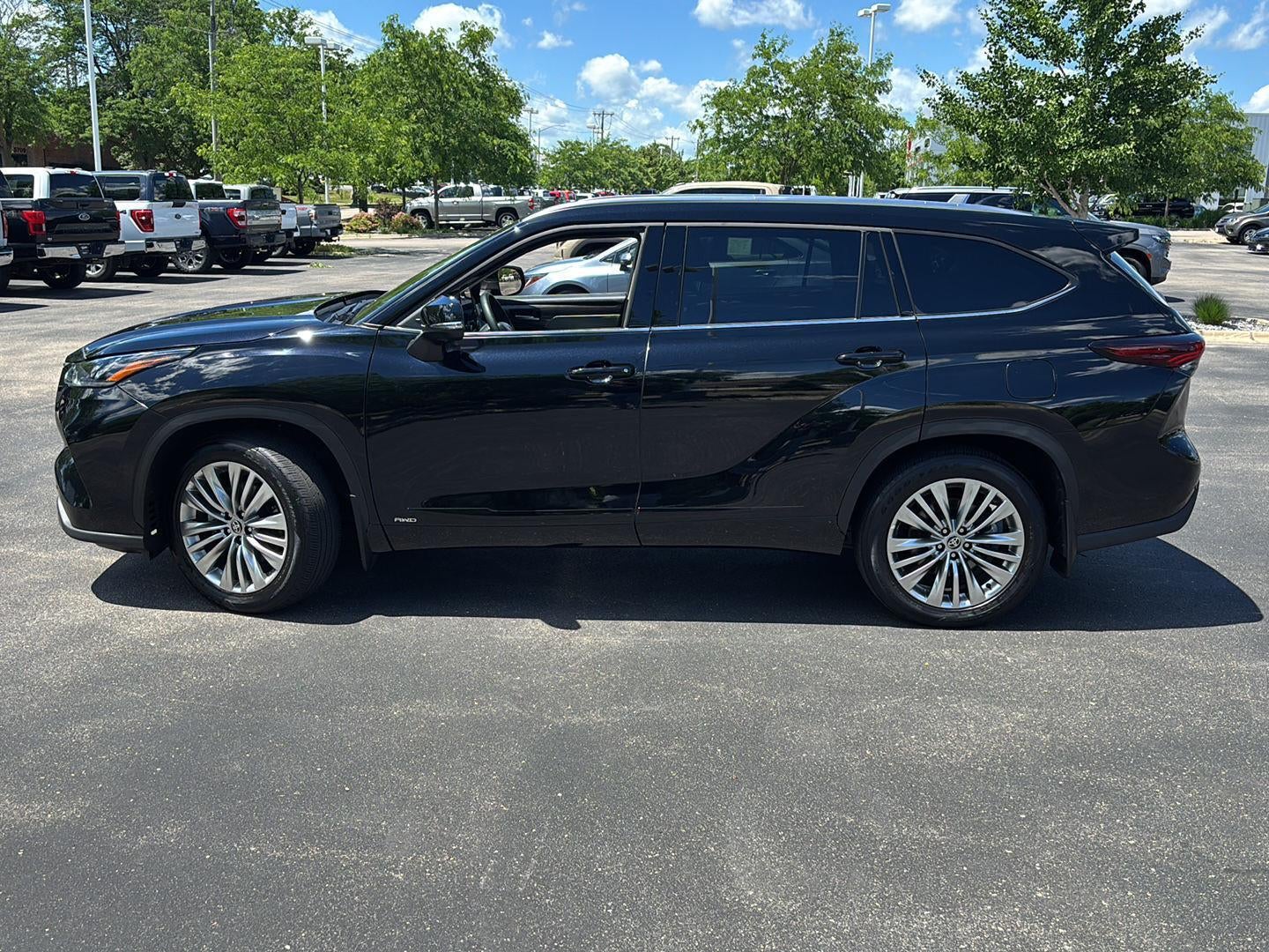 2026 Toyota Highlander Hybrid Platinum