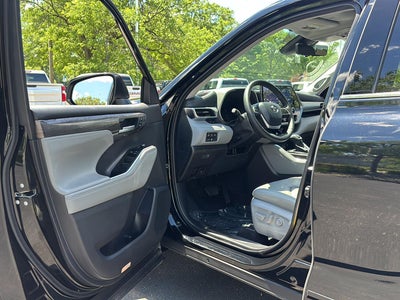 2026 Toyota Highlander Hybrid Platinum