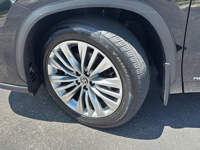 2026 Toyota Highlander Hybrid Platinum