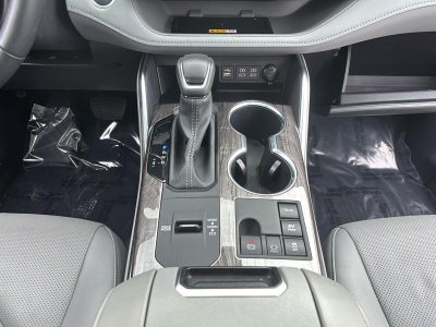 2025 Toyota Highlander Hybrid Platinum