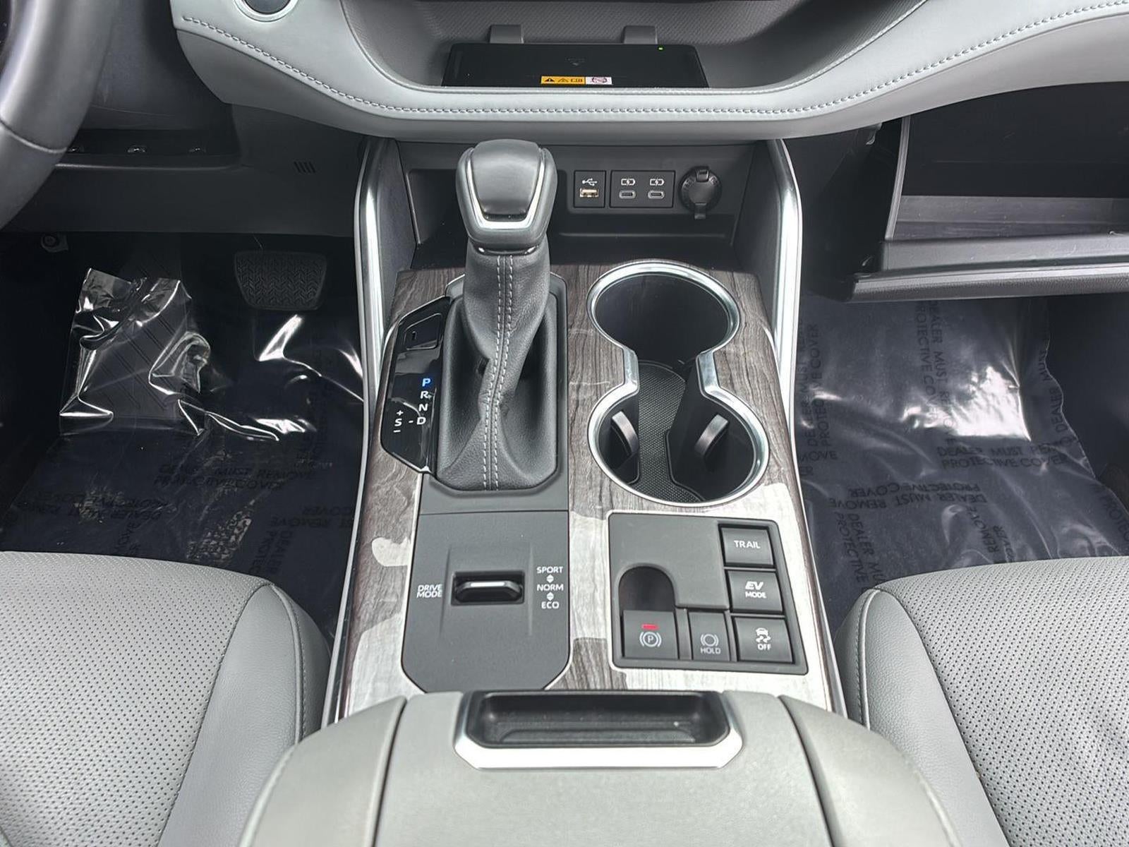 2025 Toyota Highlander Hybrid Platinum