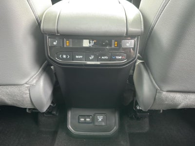 2025 Toyota Highlander Hybrid Platinum