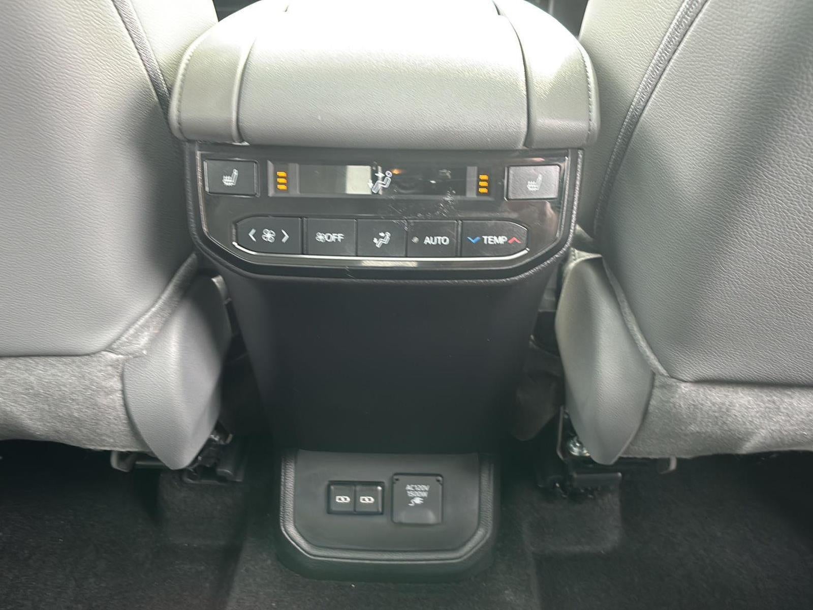 2025 Toyota Highlander Hybrid Platinum