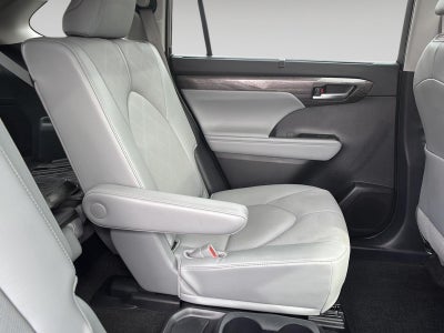 2025 Toyota Highlander Hybrid Platinum