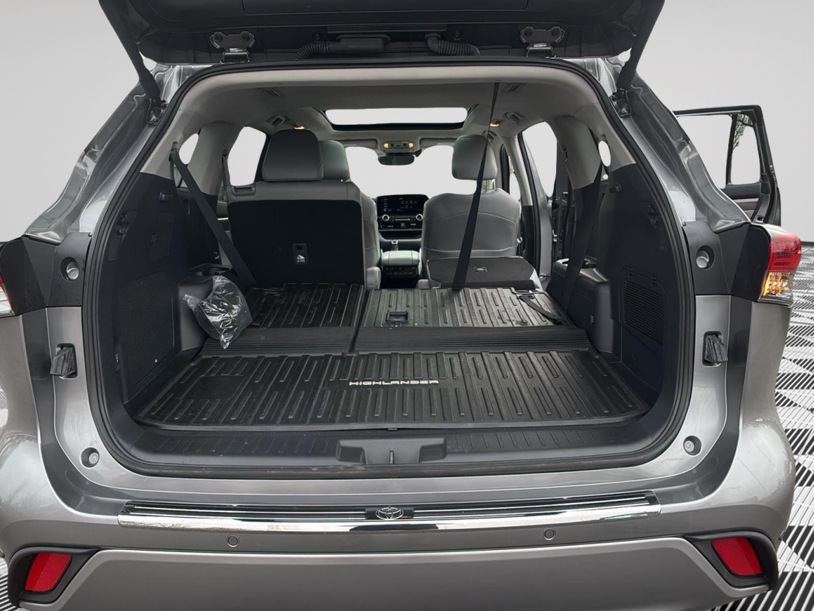 2025 Toyota Highlander Hybrid Platinum