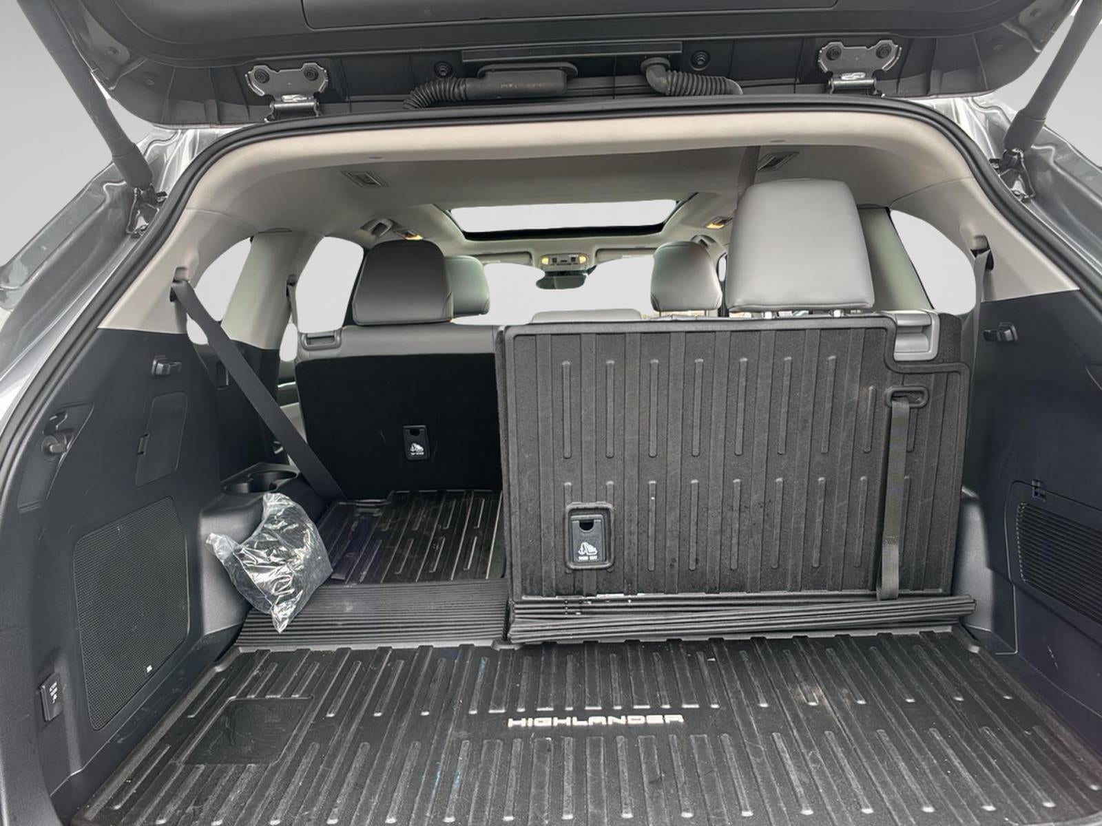 2025 Toyota Highlander Hybrid Platinum