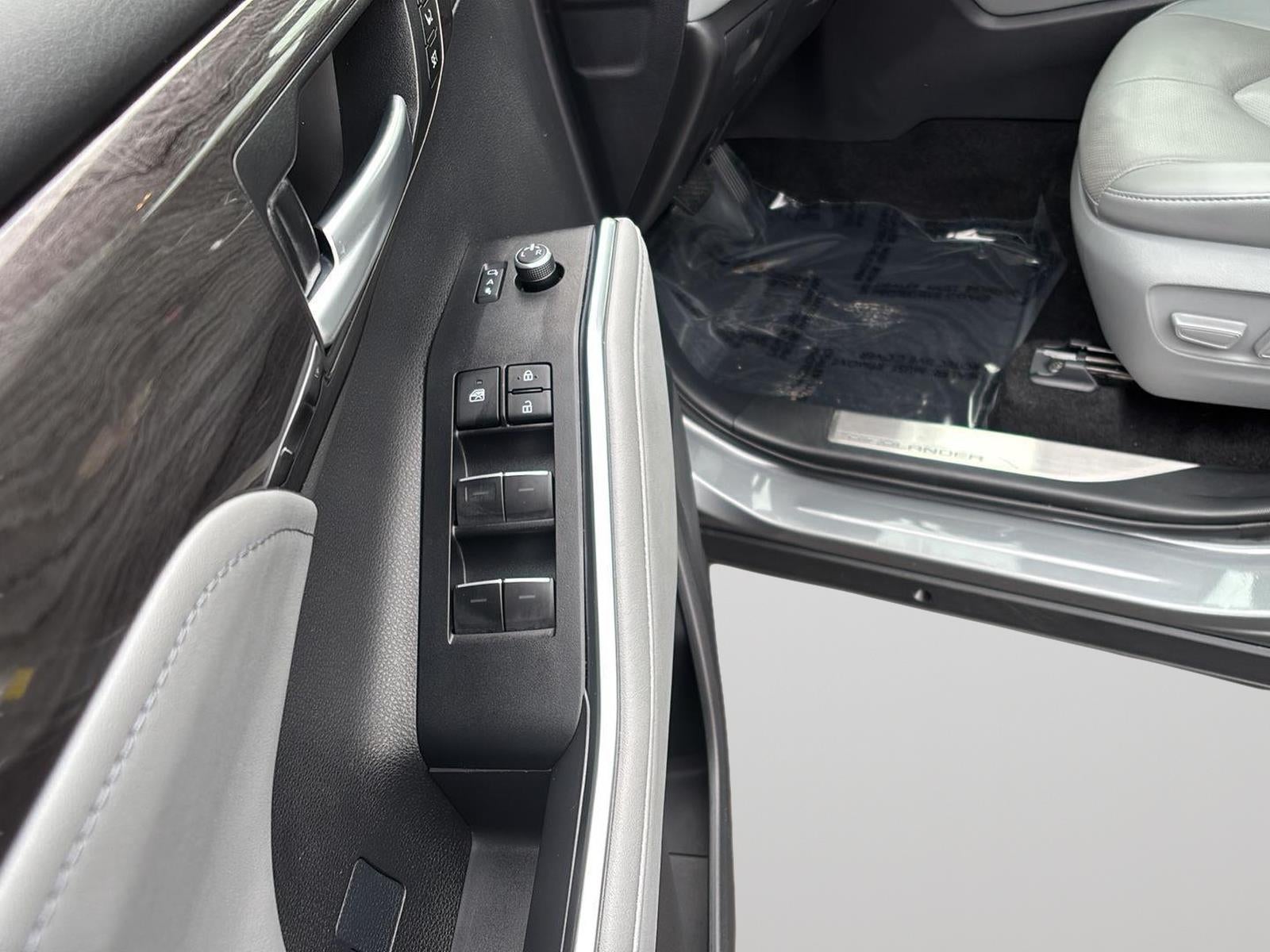 2025 Toyota Highlander Hybrid Platinum