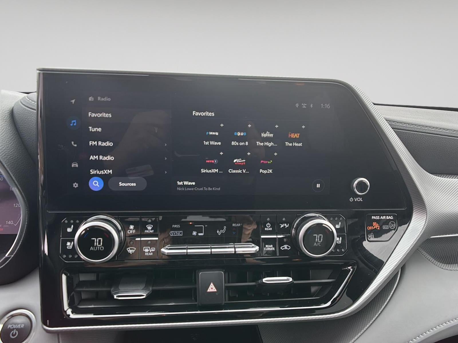 2025 Toyota Highlander Hybrid Platinum