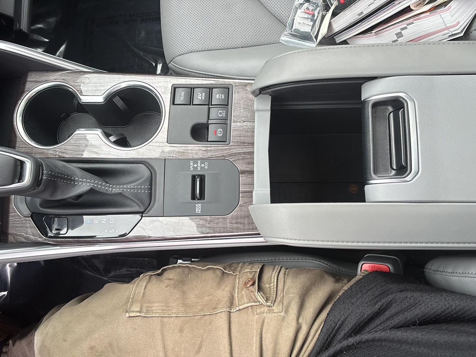 2025 Toyota Highlander Hybrid Platinum