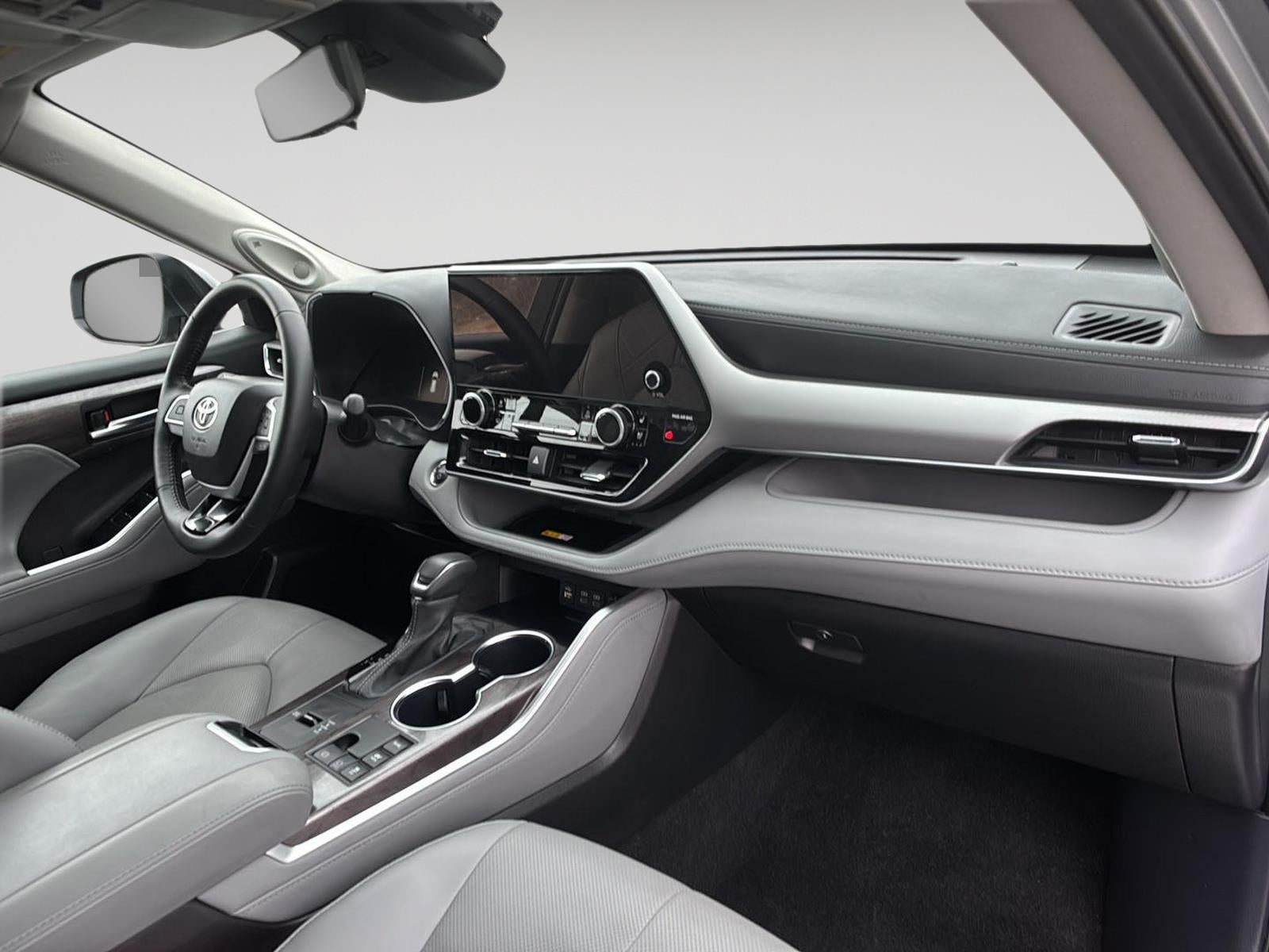 2025 Toyota Highlander Hybrid Platinum