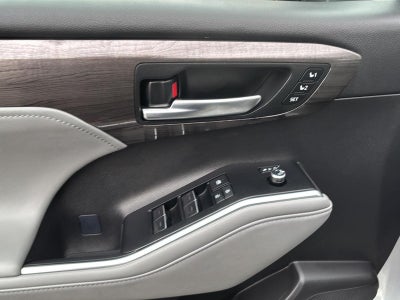 2025 Toyota Highlander Hybrid Platinum