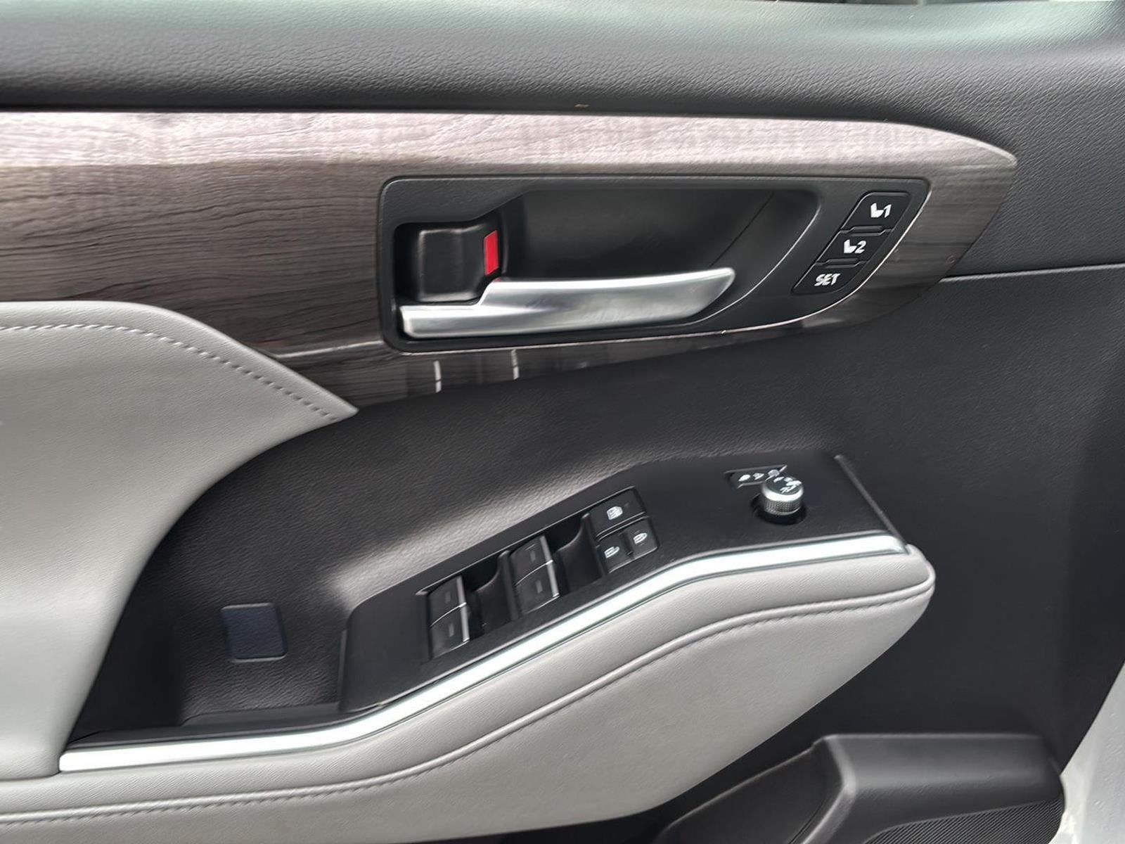 2025 Toyota Highlander Hybrid Platinum