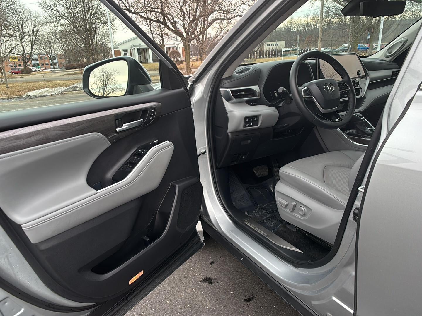 2025 Toyota Highlander Hybrid Platinum