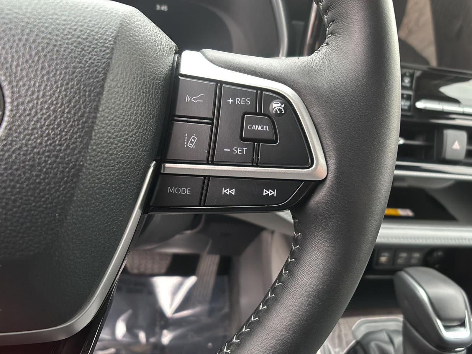 2025 Toyota Highlander Hybrid Platinum