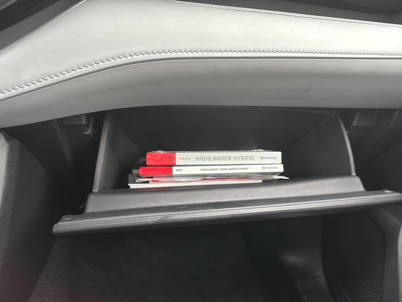 2025 Toyota Highlander Hybrid Platinum