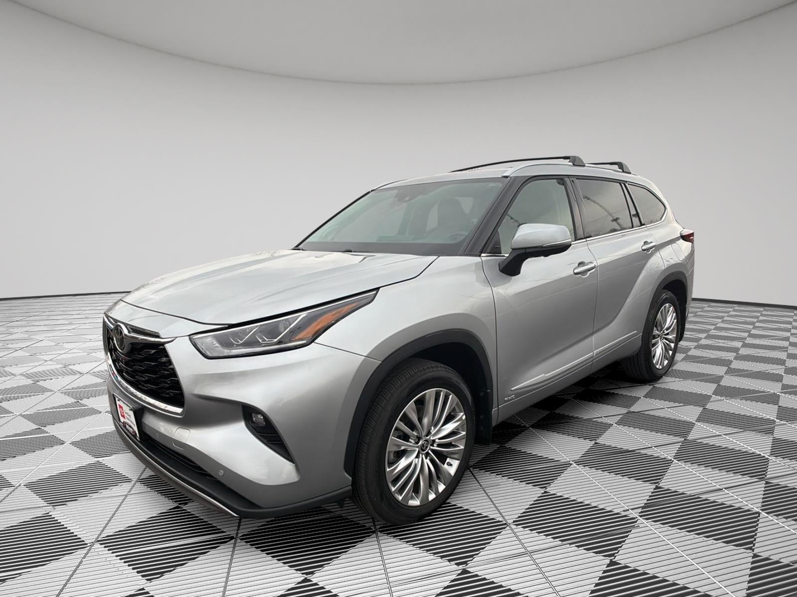 2025 Toyota Highlander Hybrid Platinum