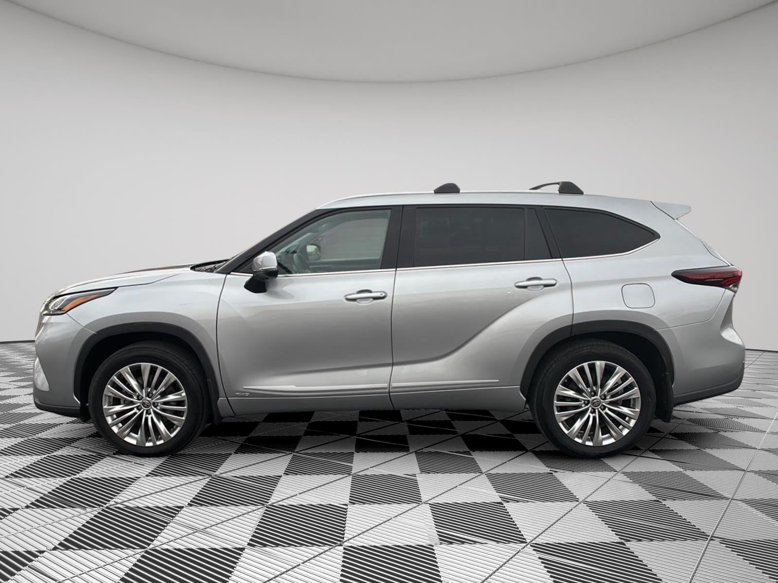 2025 Toyota Highlander Hybrid Platinum