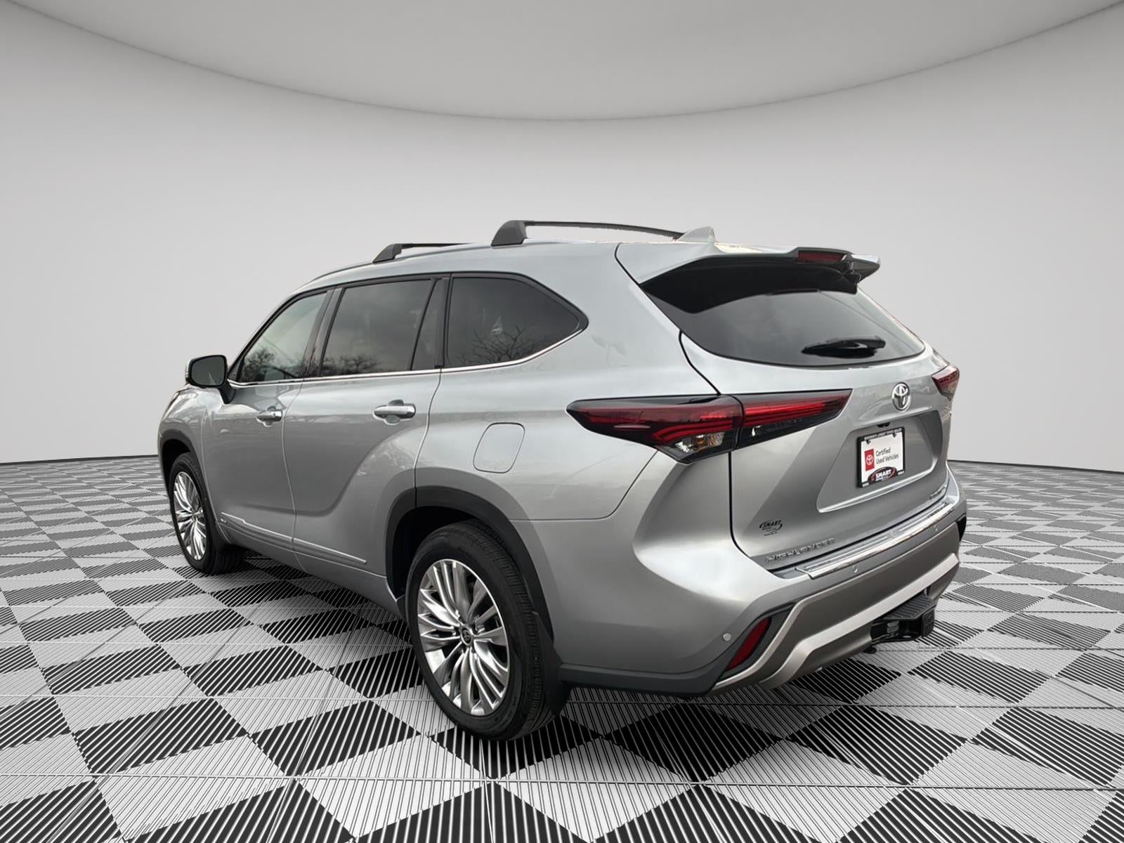 2025 Toyota Highlander Hybrid Platinum