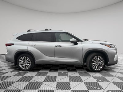 2025 Toyota Highlander Hybrid Platinum