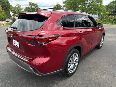 2023 Toyota Highlander Hybrid Platinum