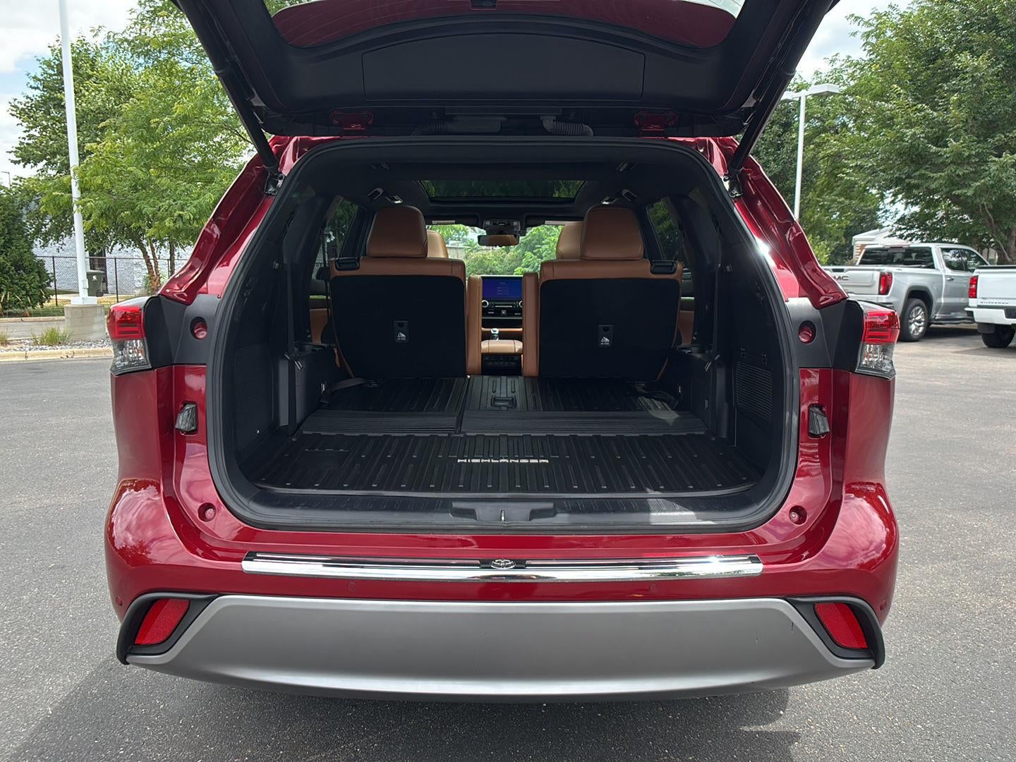 2023 Toyota Highlander Hybrid Platinum
