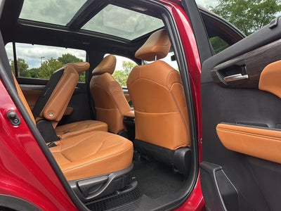 2023 Toyota Highlander Hybrid Platinum