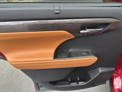 2023 Toyota Highlander Hybrid Platinum