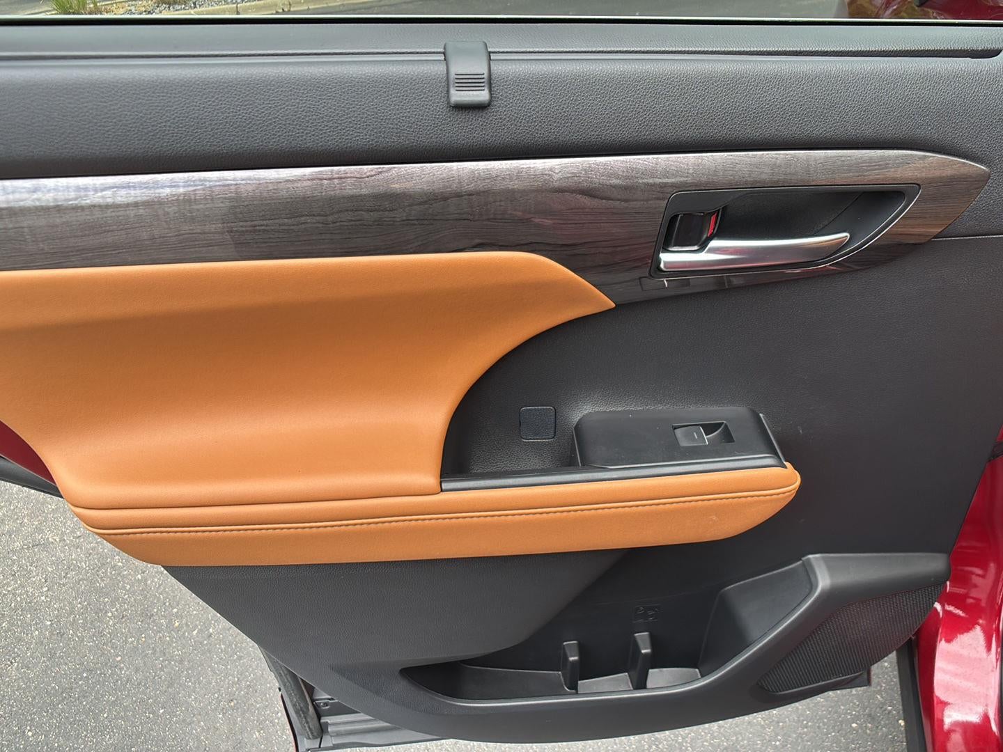 2023 Toyota Highlander Hybrid Platinum