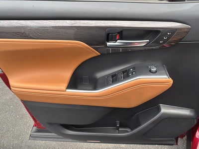 2023 Toyota Highlander Hybrid Platinum