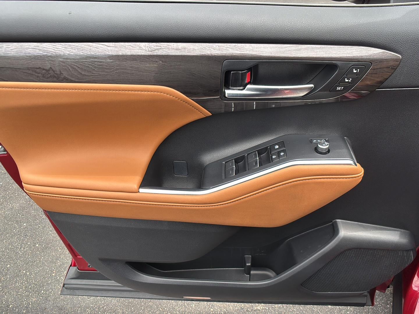 2023 Toyota Highlander Hybrid Platinum