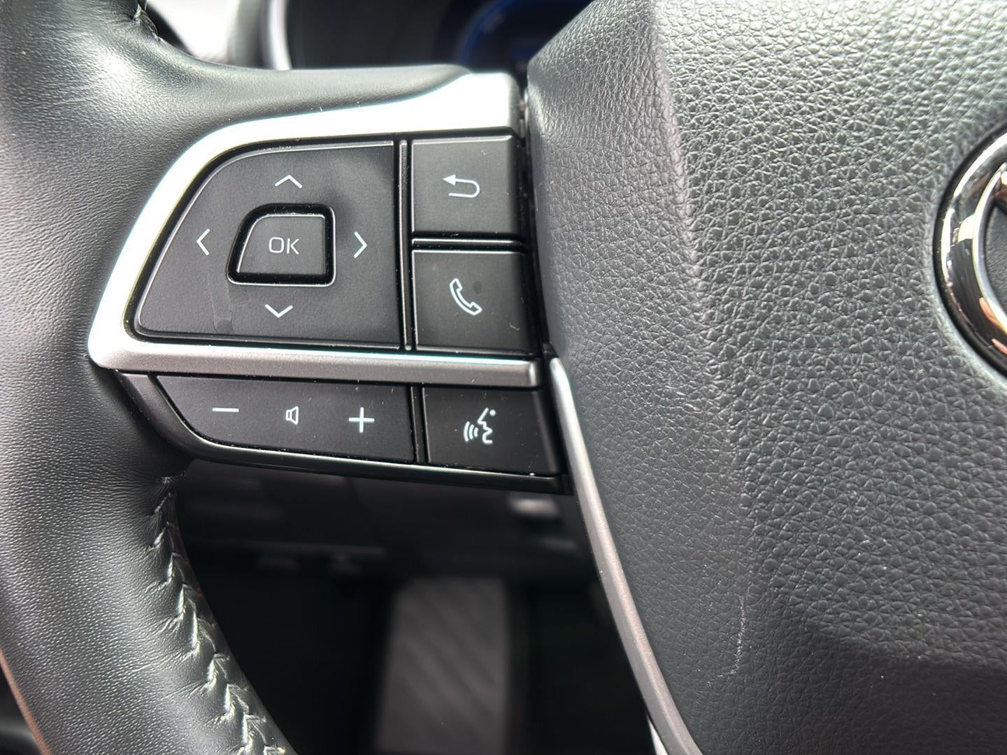 2023 Toyota Highlander Hybrid Platinum
