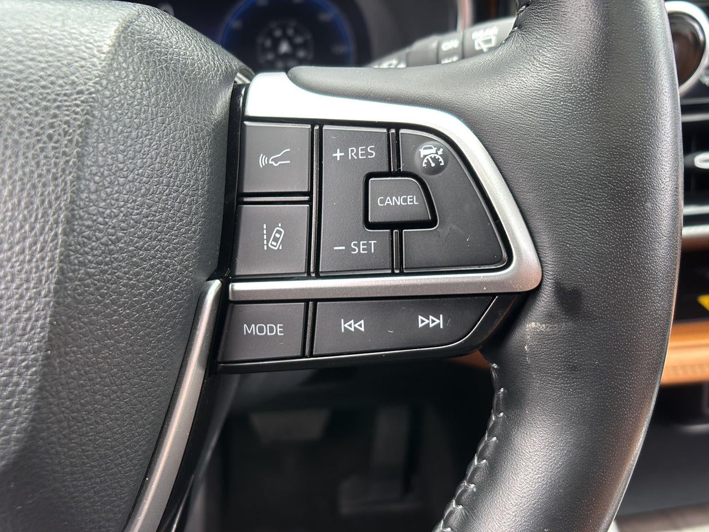 2023 Toyota Highlander Hybrid Platinum