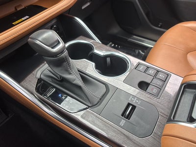 2023 Toyota Highlander Hybrid Platinum