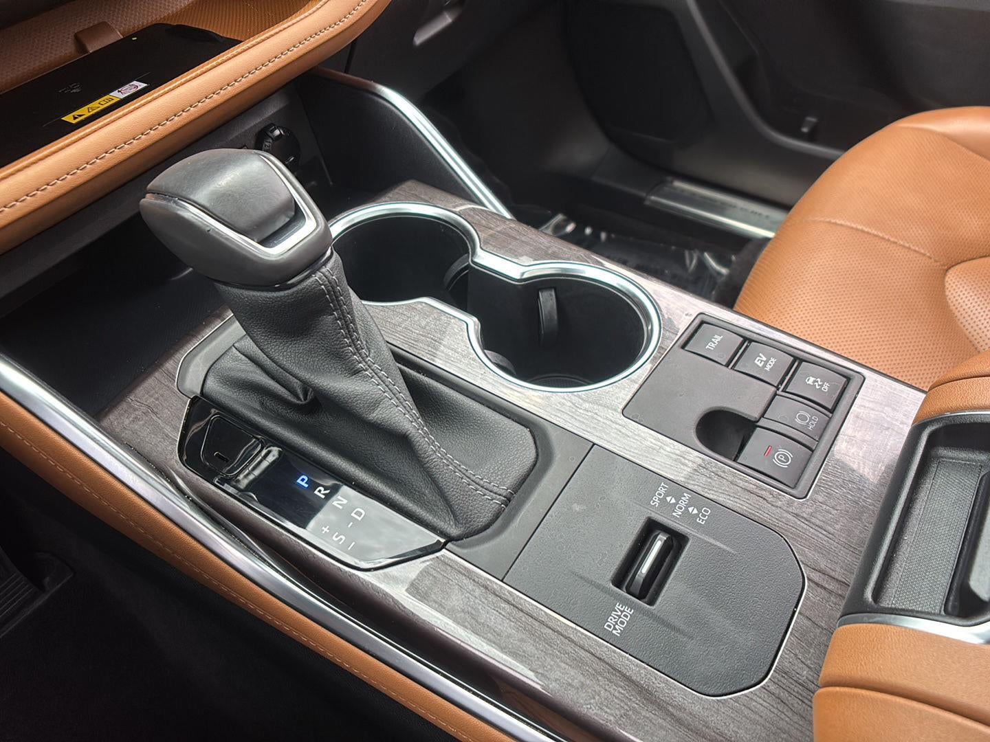 2023 Toyota Highlander Hybrid Platinum