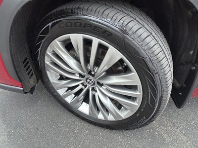 2023 Toyota Highlander Hybrid Platinum