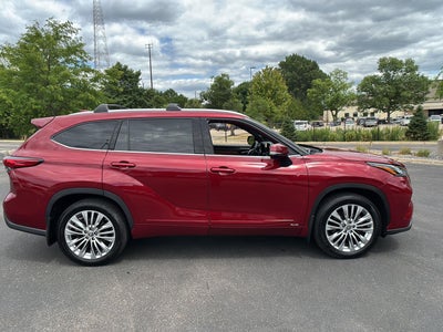 2023 Toyota Highlander Hybrid Platinum